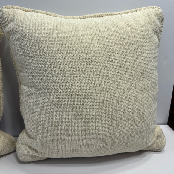 Set Of 2 Tapestry Accent Pillows 13” Square Lace Look Classic Floral Bouquet - Picture 5 of 6